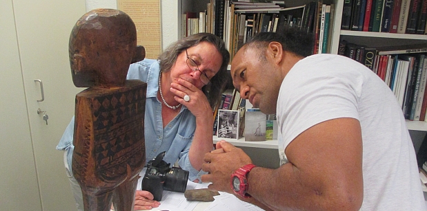 Dr. Michaela Appel und Ngaa Kitai Taria Pureariki von den Cook-Inseln